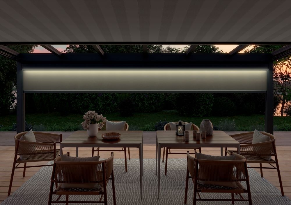Nova Hüppe SZ15 mit LED Senkrechtmarkise