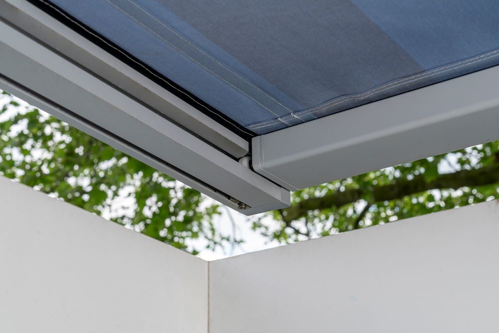 Nova Hüppe Trend 350SZ Aufdachmarkise Detailbild Seitensaumführung